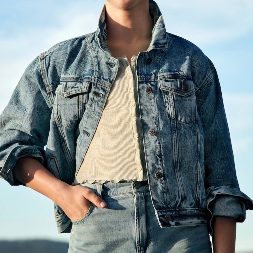 GAP Girls Oversized Denim Jacket Size‎ Large NWT Button Front Patch Pockets
